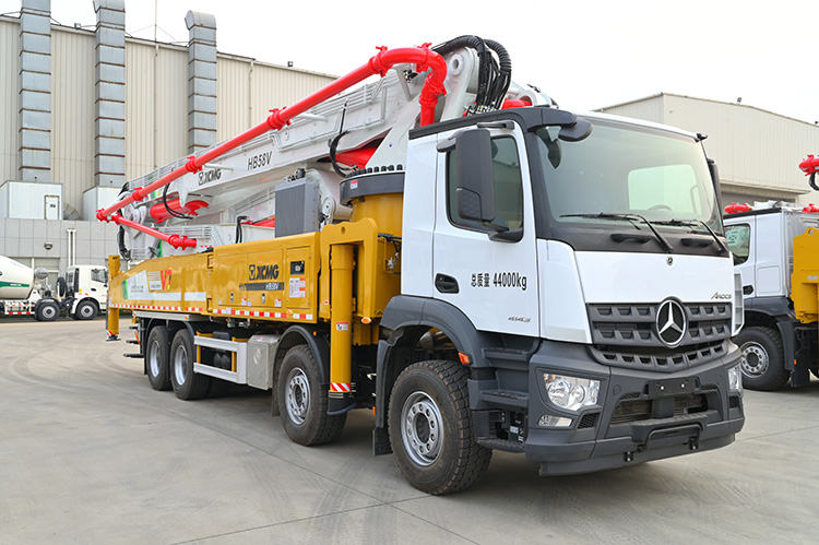 XCMG 58m concrete pump truck HB58V new concrete truck machine with mercedes Benz chassis price